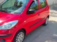 Usado Hyundai i10 Style 77 CV (56 kW) 2010 Rojo Utilitario