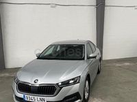 Usado Skoda Octavia Ambition 115 CV (84 kW) 2021 Gris / plata Berlina
