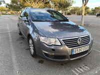 Usado VW Passat Highline 140 CV (102 kW) 2005 Gris / plata Familiar