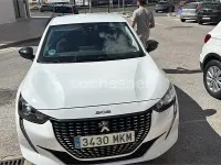 Usado Peugeot 208 Allure 100 CV (73 kW) 2023 Blanco Utilitario