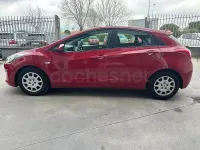 Usado Hyundai i30 110 CV (80 kW) 2013 Rojo Berlina
