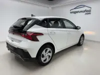 Usado Hyundai i20 80 CV (58 kW) 2025 Blanco Utilitario