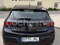 Usado Opel Astra Selective 110 CV (80 kW) 2016 Negro Berlina