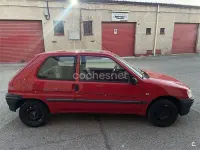 Usado Peugeot 106 60 CV (44 kW) 1999 Rojo Utilitario