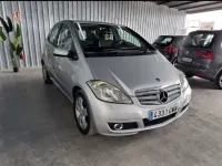 Usado Mercedes A180 Avantgarde 109 CV (80 kW) 2010 Plateado Utilitario