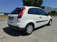 Usado Ford Fiesta 70 CV (51 kW) 2006 Blanco Utilitario