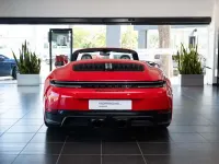 Usado Porsche 992 480 CV (353 kW) 2025 Rojo Descapotable