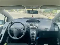 Usado Toyota Yaris 90 CV (66 kW) 2006 Gris / plata Berlina
