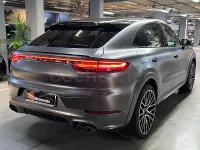 Usado Porsche Cayenne 462 CV (339 kW) 2022 Gris / plata SUV