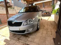 Usado Skoda Fabia Ambition 90 CV (66 kW) 2012 Gris / plata Berlina