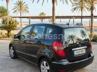 Usado Mercedes A180 Avantgarde 109 CV (80 kW) 2010 Negro Monovolumen