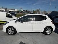 Usado Peugeot 208 Active 82 CV (60 kW) 2015 Blanco Utilitario