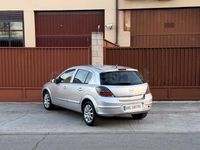 Usado Opel Astra Cosmo 100 CV (73 kW) 2008 Gris / plata Berlina