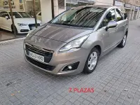 Usado Peugeot 5008 Style 115 CV (84 kW) 2014 Gris / plata Monovolumen