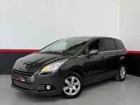 Usado Peugeot 5008 Active 115 CV (84 kW) 2013 Gris / plata Monovolumen