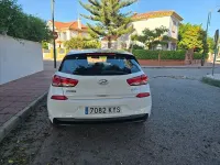 Usado Hyundai i30 95 CV (69 kW) 2018 Blanco Berlina