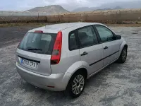 Usado Ford Fiesta Ambiente 70 CV (51 kW) 2003 Gris / plata Utilitario