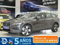Begagnad Volvo V60 CC Core 197 HK (144 kW) 2024 Brun Kombi
