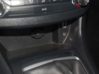 Usado Peugeot 308 SW Access 100 CV (73 kW) 2016 Gris / plata Familiar