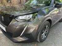 Usado Peugeot 2008 Active 110 CV (80 kW) 2022 Gris / plata SUV