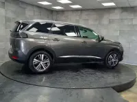 Usado Peugeot 5008 Allure 131 CV (96 kW) 2022 Gris SUV