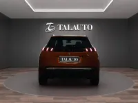 Usado Peugeot 2008 Allure 110 CV (80 kW) 2022 Naranja SUV