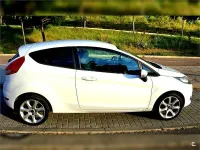 Usado Ford Fiesta 95 CV (69 kW) 2011 Blanco Berlina