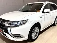 Usado Mitsubishi Outlander P-HEV 224 CV (164 kW) 2021 Blanco SUV