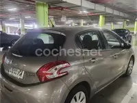 Usado Peugeot 208 Active 82 CV (60 kW) 2012 Beige Utilitario