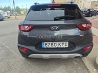 Usado Kia Stonic 120 CV (88 kW) 2019 Gris / plata SUV