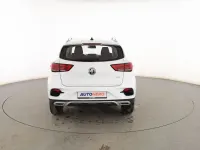 Usado MG ZS Comfort 106 CV (77 kW) 2023 Blanco SUV