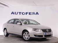 Usado VW Passat 105 CV (77 kW) 2010 Plata Berlina