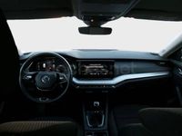 Usado Skoda Octavia Ambition 150 CV (110 kW) 2022 Gris / plata Berlina