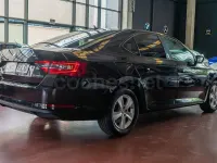 Usado Skoda Superb Active 150 CV (110 kW) 2018 Negro Berlina