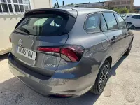 Usado Fiat Tipo Cross 130 CV (95 kW) 2022 Gris / plata Familiar