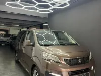 Usado Peugeot Traveller Business-Line 120 CV (88 kW) 2019 Marrón Monovolumen