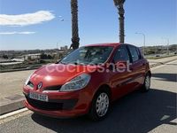 Usado Renault Clio II 85 CV (62 kW) 2006 Rojo Berlina