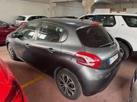 Usado Peugeot 208 68 CV (50 kW) 2014 Gris Utilitario