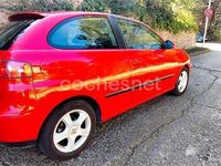 Usado Seat Ibiza 100 CV (73 kW) 2005 Rojo Utilitario