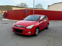 Usado Hyundai i30 Comfort 109 CV (80 kW) 2009 Rojo Berlina