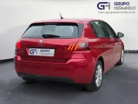 Usado Peugeot 308 Active 130 CV (95 kW) 2021 Rojo Berlina
