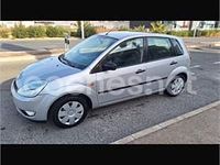Usado Ford Fiesta 80 CV (58 kW) 2004 Gris / plata Utilitario