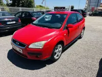 Usado Ford Focus Trend 90 CV (66 kW) 2005 Rojo Utilitario