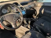 Usado Peugeot 206 90 CV (66 kW) 2005 Gris / plata Berlina