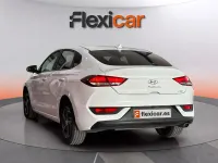 Usado Hyundai i30 120 CV (88 kW) 2022 Blanco Berlina