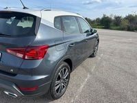 Usado Seat Arona FR 110 CV (80 kW) 2024 Gris / plata SUV