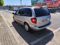 Usado Chrysler Voyager 143 CV (105 kW) 2007 Gris / plata Monovolumen