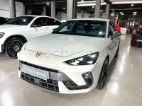 Usado Cupra Leon 150 CV (110 kW) 2025 Gris / plata Berlina