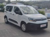 Usado Citroën Berlingo Feel 100 CV (73 kW) 2022 Blanco Monovolumen