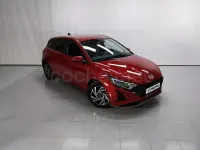 Usado Hyundai i20 100 CV (73 kW) 2025 Rojo Utilitario